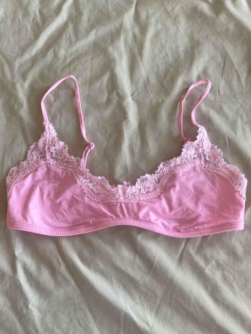 SKIMS Lace Scoop Bralette in Bubblegum; Like New, Size Large